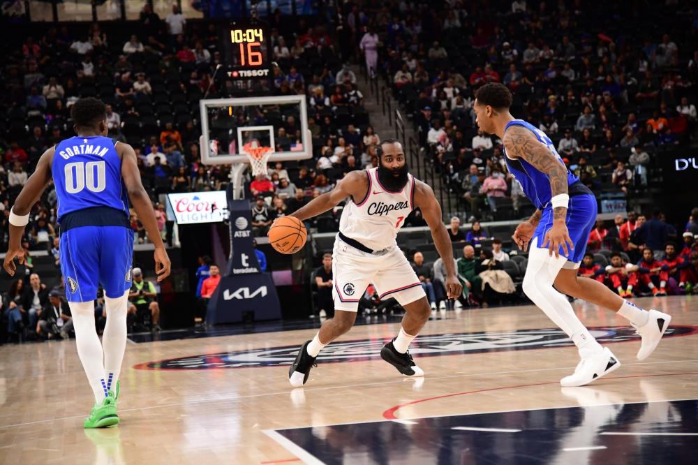 他在观看孔 他在观看孔